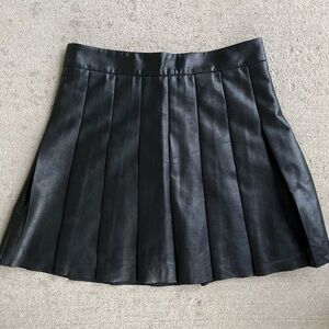 Aritzia Sunday best pleated mini skirt vegan leather black